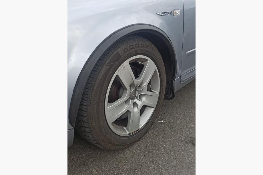 Audi A4 B6 2000–2004 Lemy blatníků (sada 4 ks, černé, ABS plast) Image