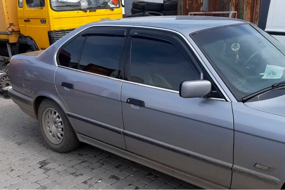 BMW řady 7 E38 1994–2001 Ofuky oken Long (4 ks, HIC) Image
