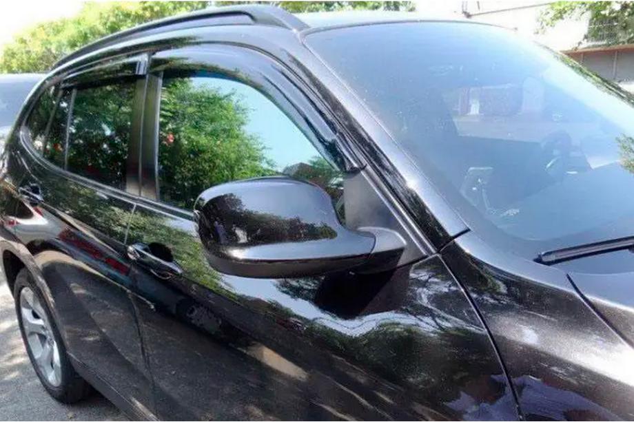 BMW X1 E84 2009–2015 Ofuky oken (4 ks, HIC) Image