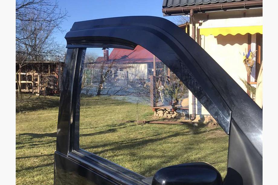 Mercedes Vito W638 1996–2003 Deflektory oken (2 ks, Sunplex Sport) Fotografie 4