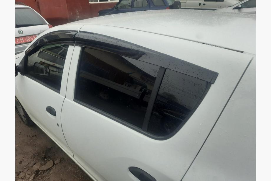 Dacia Sandero 2013–2020 Ofuky oken (4 ks, Sunplex Sport) Image