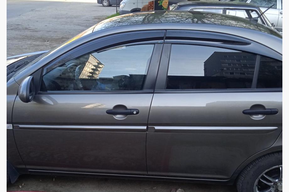 Hyundai Accent 2006–2010 Ofuky oken (4 ks, Sunplex Sport) Fotografie 4