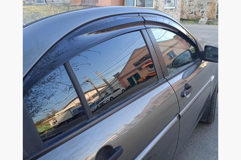 Hyundai Accent 2006–2010 Ofuky oken (4 ks, Sunplex Sport) Fotografie 5