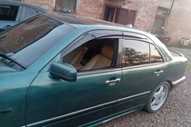 Mercedes třída E W210 1995–2002 Okenní deflektory SD (4 ks, Sunplex Sport) fotografie 2