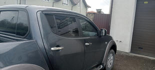 Mitsubishi L200 2006–2015 Ofuky oken (4 ks, Sunplex Sport) fotografie 6
