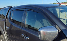 Mitsubishi L200 2006–2015 Ofuky oken (4 ks, Sunplex Sport) fotografie 2