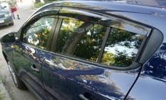 Renault Megane III 2009–2016 Deflektory oken HB (4 ks, Sunplex Sport) fotografie 7