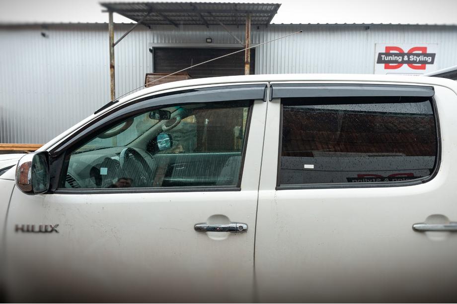 Toyota Hilux 2006–2015 Ofuky oken (4 ks, Sunplex Sport) Fotografie 3