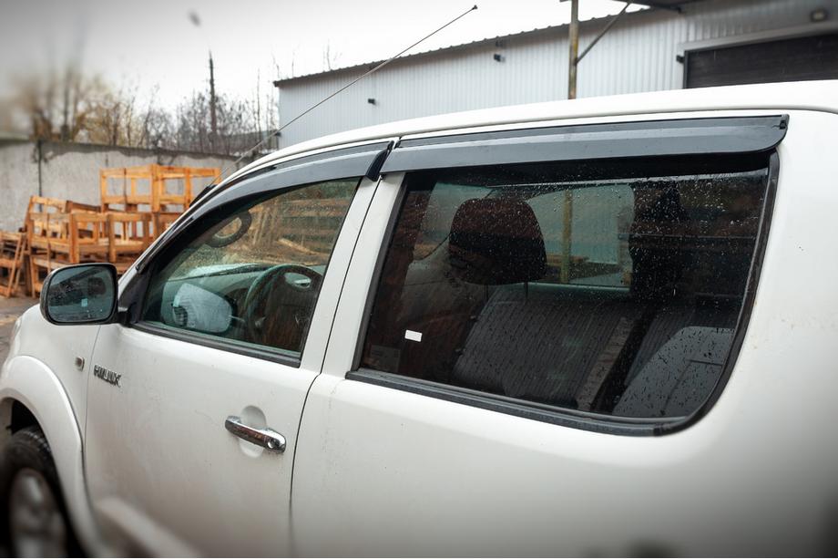 Toyota Hilux 2006–2015 Ofuky oken (4 ks, Sunplex Sport) Fotografie 2