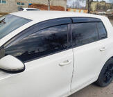 Volkswagen Golf 6 2008–2014 Deflektory oken HB (4 ks, Sunplex Sport) fotografie 1