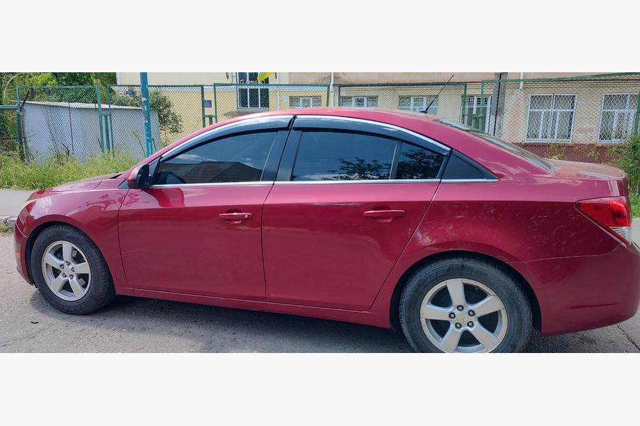 Chevrolet Cruze 2009–2015 Okenní deflektory s chromovanou lištou (4 ks, Sunplex Chrome) Image