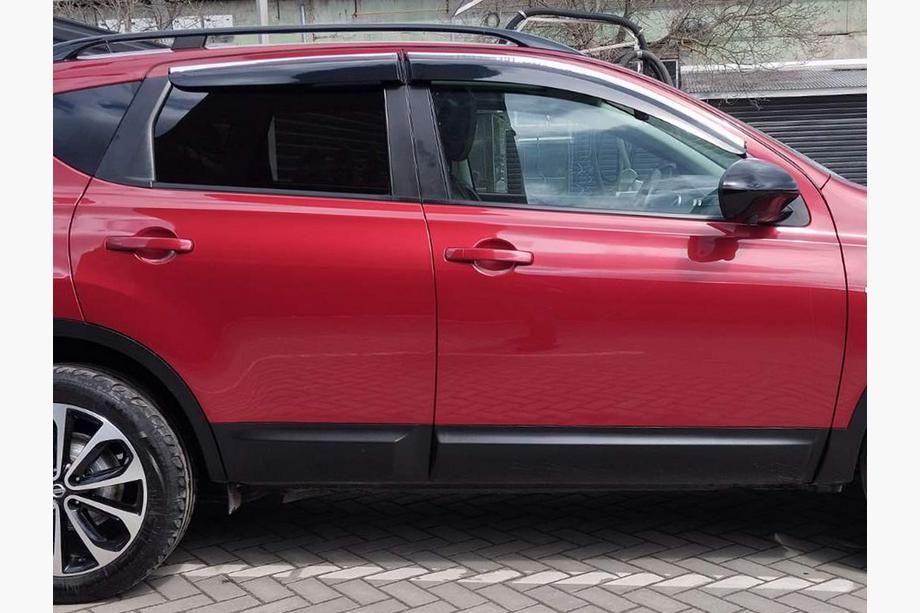 Nissan Qashqai 2010–2014 Okenní deflektory s chromovanou lištou (4 ks, Sunplex Chrome) Image
