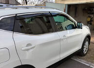 Nissan Qashqai 2014–2021 Okenní deflektory s chromovanou lištou (4 ks, Sunplex Chrome) fotografie 6