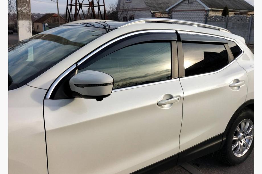 Nissan Qashqai 2014–2021 Okenní deflektory s chromovanou lištou (4 ks, Sunplex Chrome) Image