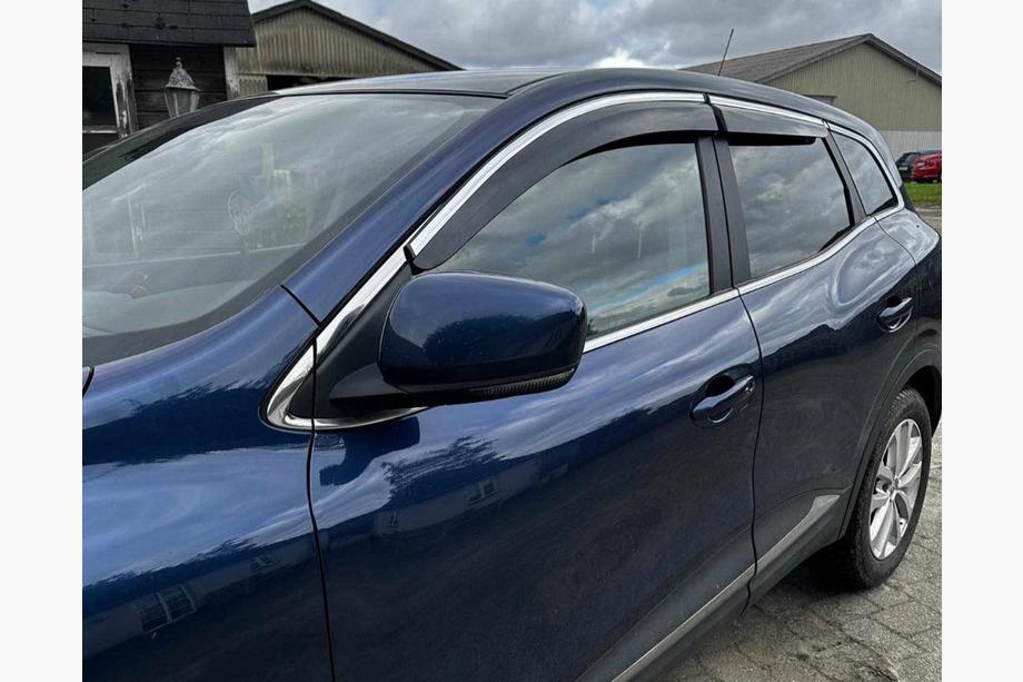 Renault Kadjar 2015–2022 Okenní deflektory s chromovanou lištou (4 ks, Sunplex Chrome) Fotografie 1