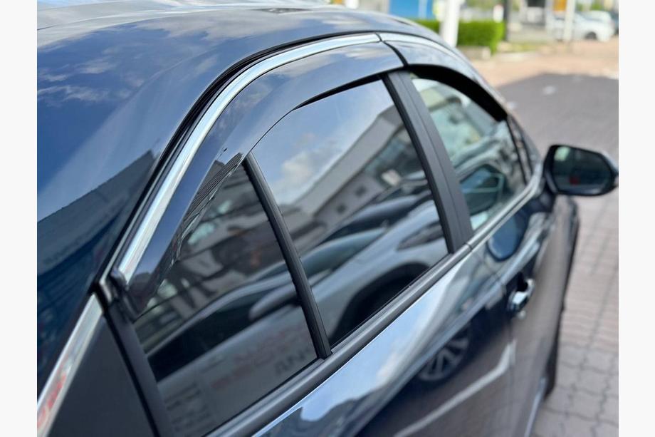 Toyota Corolla 2019– Okenní deflektory s chromovanou lištou (4 ks, Sunplex Chrome) Image