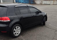 Volkswagen Golf 6 2008–2014 Ofuky oken s chromovou lištou HB (4 ks, Sunplex Chrome) fotografie 2