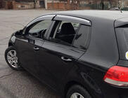 Volkswagen Golf 6 2008–2014 Ofuky oken s chromovou lištou HB (4 ks, Sunplex Chrome) fotografie 3