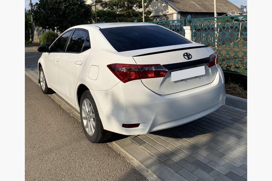 Toyota Corolla 2013–2019 Lip spoiler (Sunplex, černý) (118 cm × 6,4 cm) Image