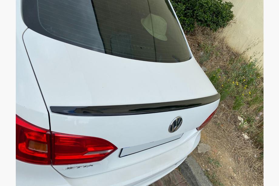 Volkswagen Jetta 2011–2018 LIP spoiler (Sunplex, černý) (115,8 cm × 6,3 cm) Fotografie 3