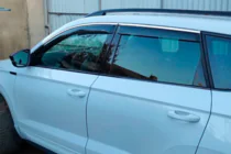 Skoda Karoq 2018– Deflektory oken s chromovanou lištou (4 ks, HIC) fotografie 2