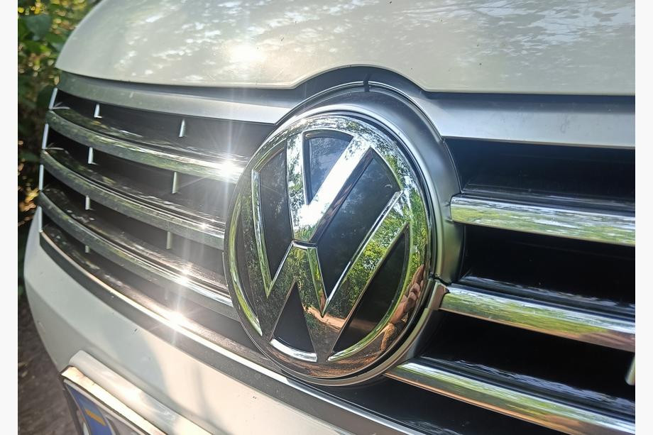 Volkswagen Passat CC 2008–2017 Přední emblém (2012+, jako originál) Fotografie 1