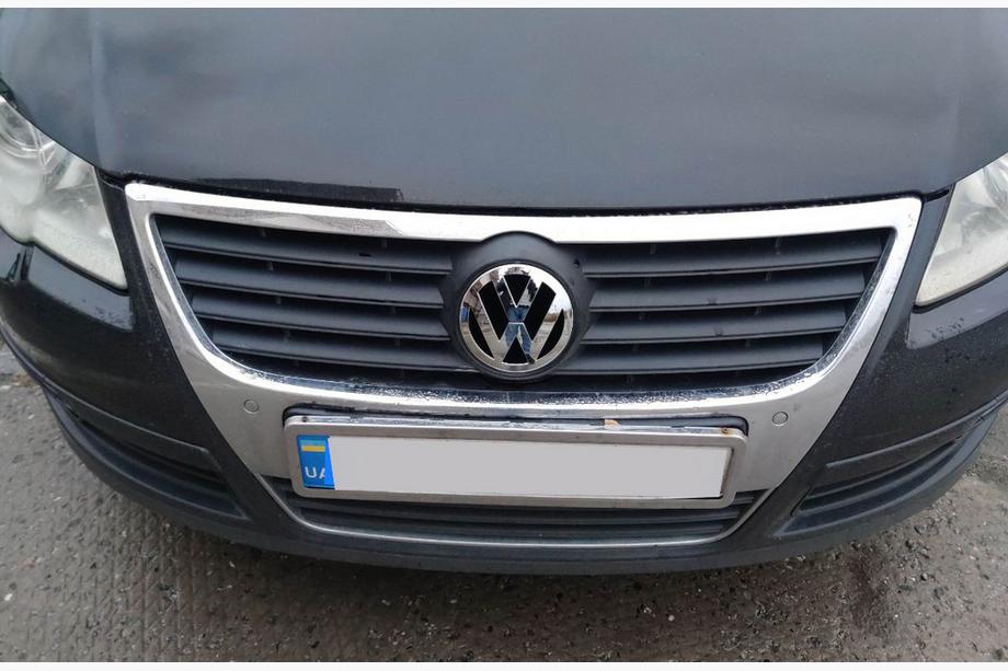 Volkswagen Passat B6 2006–2012 Přední znak V1 3C0853601C Image