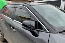 Toyota Rav 4 2019–2025 Deflektory oken s chromovanou lištou (4 ks, HIC) fotografie 1