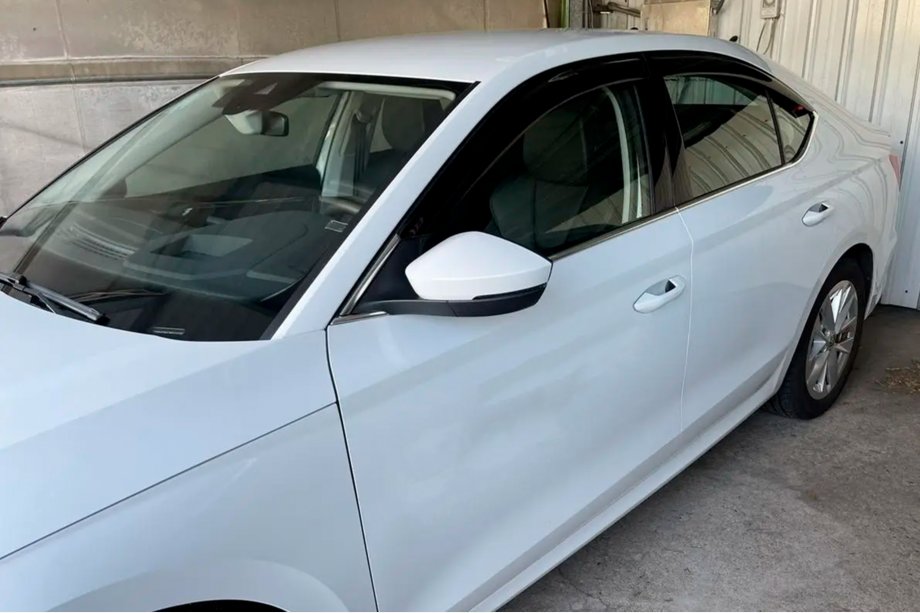 Skoda Octavia IV A8 2020– Okenní deflektory Liftback (4 ks, HIC) Fotografie 1