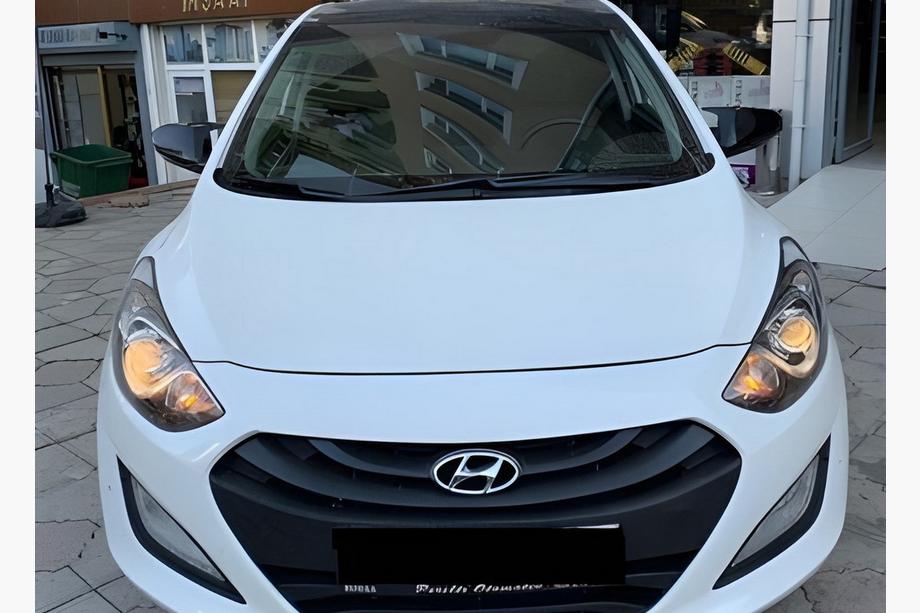 Hyundai Accent 2011–2017 Kryty zrcátek bez výřezu pro blinkr BMW-style (2 ks) Fotografie 1