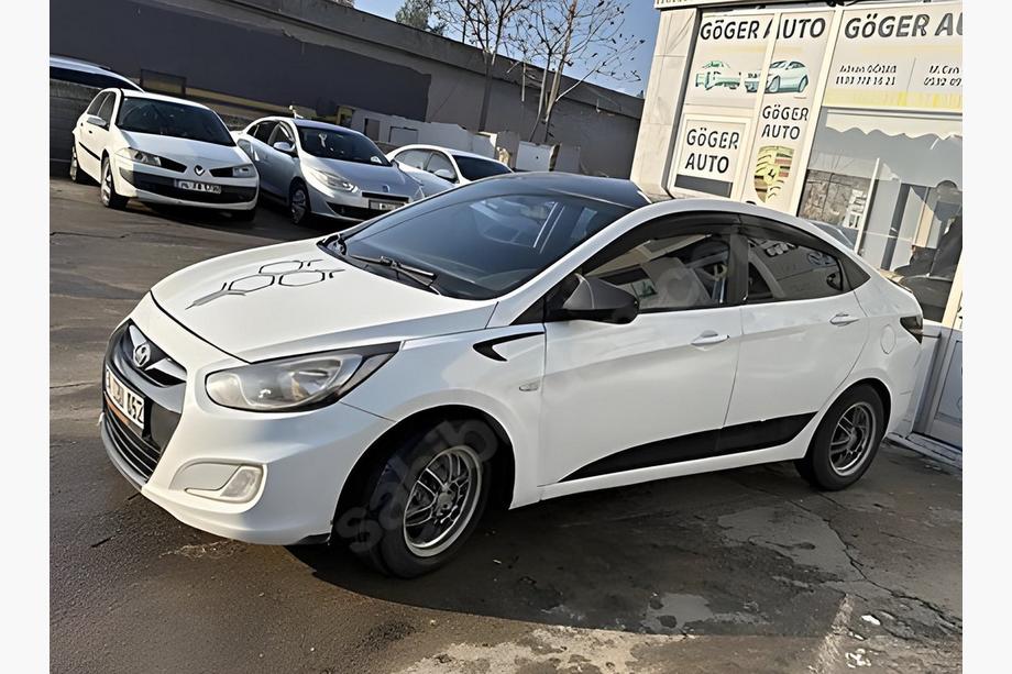 Hyundai Accent 2011–2017 Kryty zrcátek bez výřezu pro blinkr BMW-style (2 ks) Fotografie 6