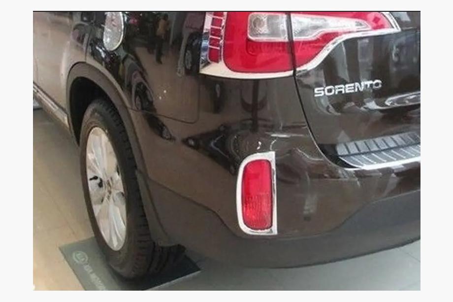Kia Sorento II XM 2009–2014 Chromové rámečky zadních mlhovek 2013+ (2 ks, plast) Image