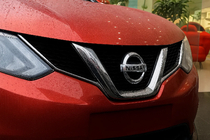 Nissan Qashqai 2014–2021 Kryty na masku chladiče Libao (plast) fotografie 1
