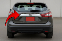 Nissan Qashqai 2014–2021 Plastová lišta nad SPZ Libao fotografie 1