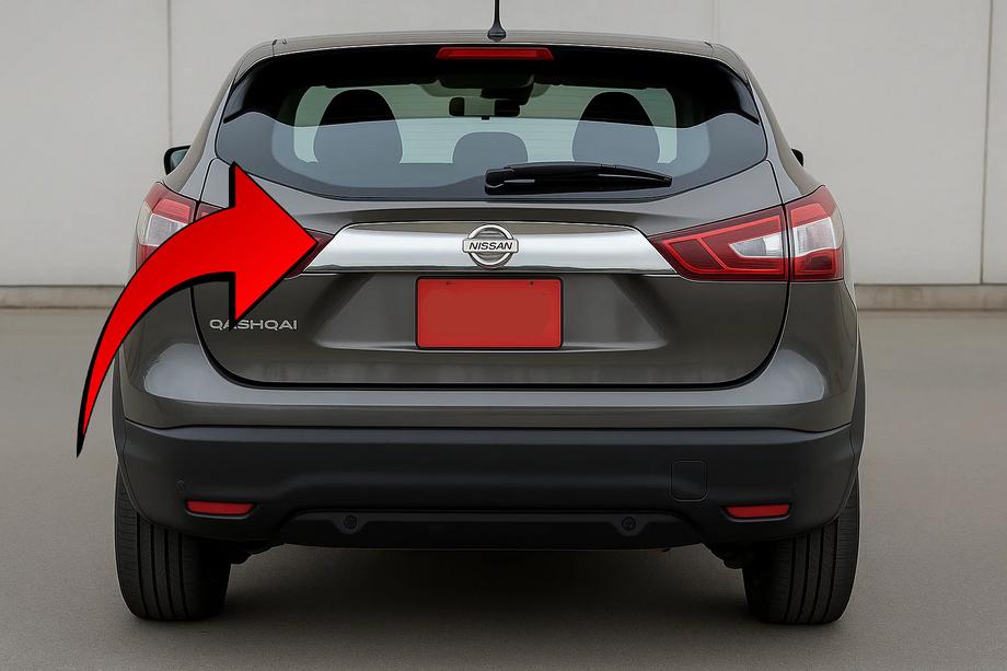 Nissan Qashqai 2014–2021 Plastová lišta nad SPZ Libao Image