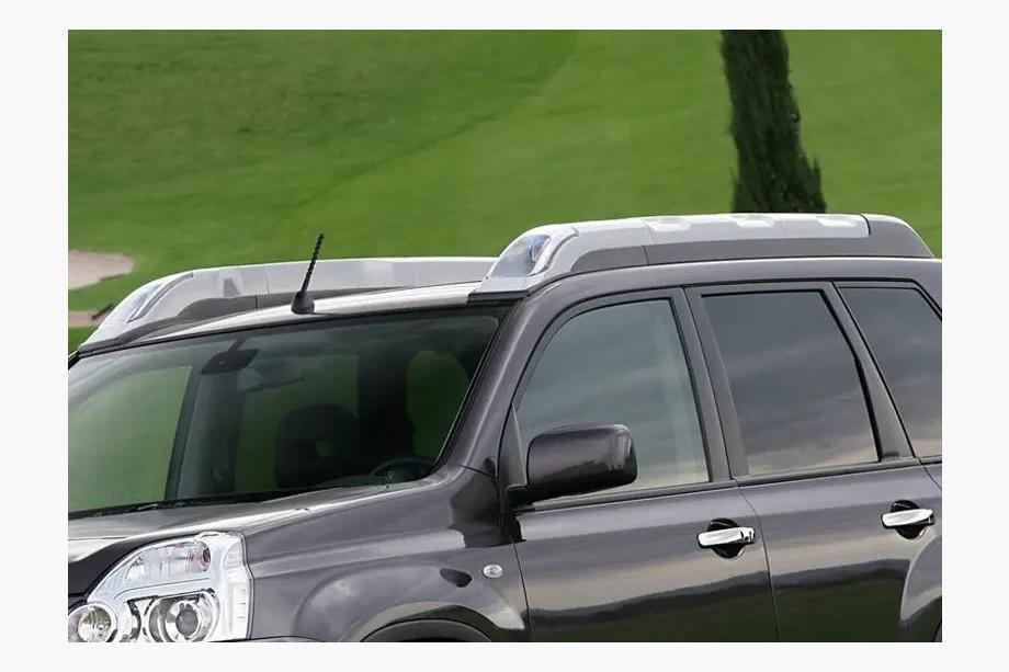 Nissan X-trail T31 2007–2014 Střešní ližiny – originální design (s integrovanými světly) Image