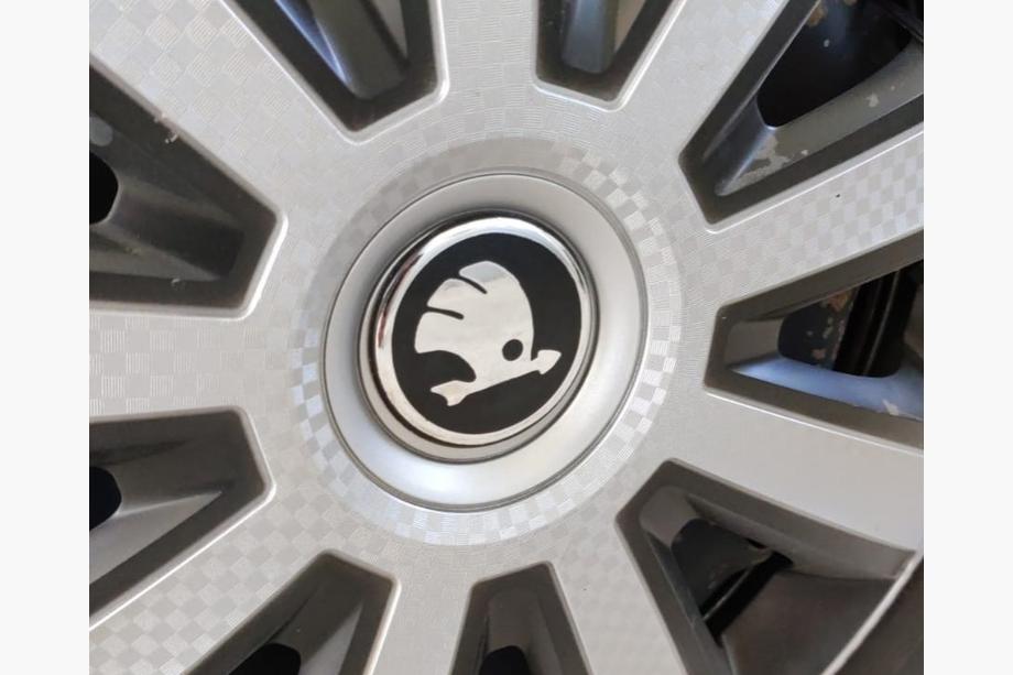 Skoda Samolepky na středové krytky 54 mm (4 ks) Image