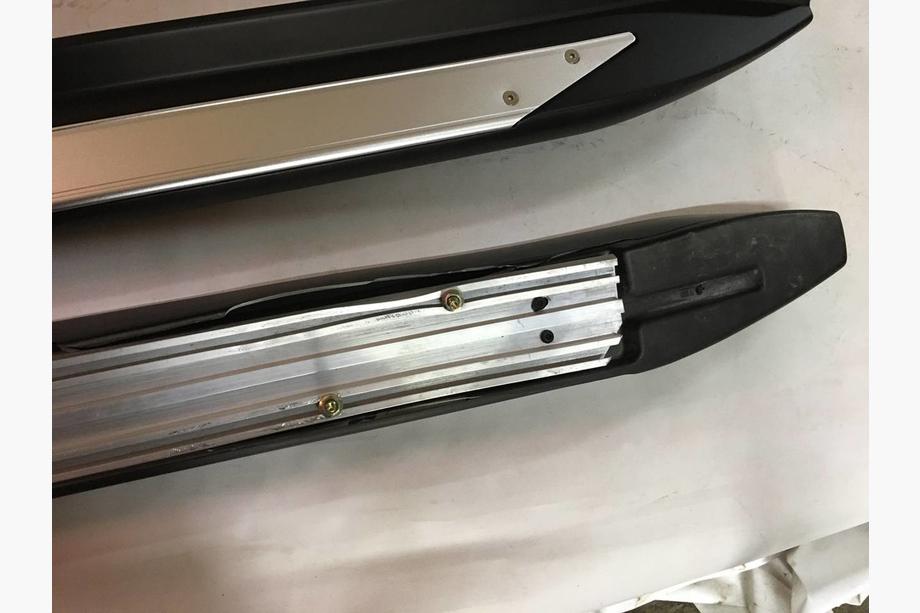 Subaru Forester 2008–2013 VÝPRODEJ! Boční nášlapy OEM 2010-2013 Image