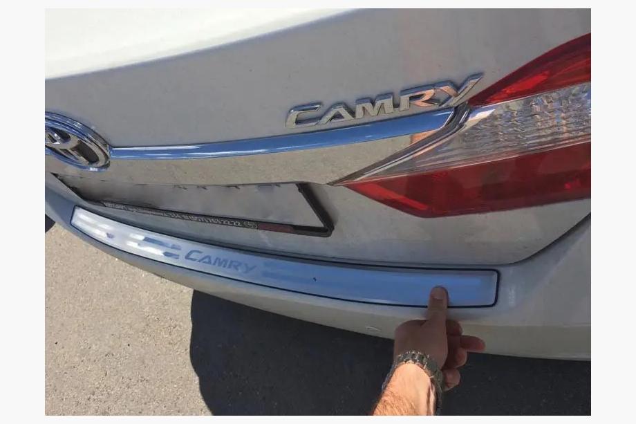 Toyota Camry 2011–2017 Ochranná lišta na zadní nárazník Libao (nerez) Fotografie 1