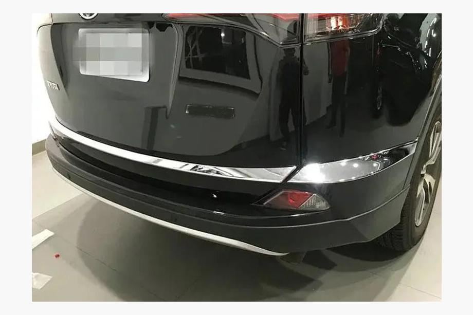 Toyota Rav 4 2013–2018 Chromové lišty na zadní nárazník a víko kufru Libao 2016-2018 (3 ks, nerez) Fotografie 1