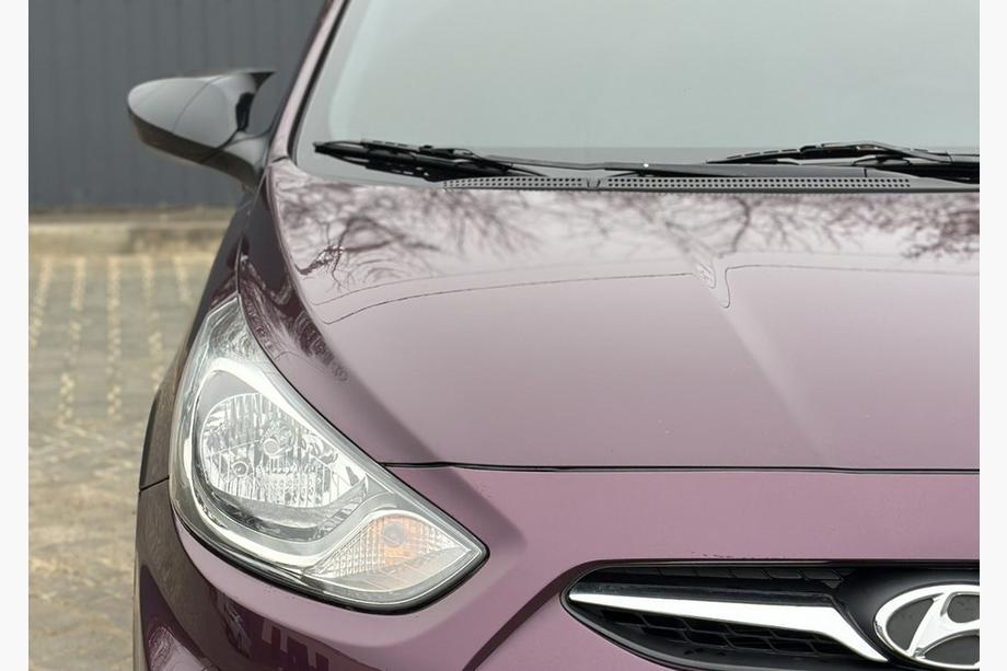 Hyundai Accent 2011–2017 Kryty zrcátek s výřezem pro blinkr BMW-style (2 ks) Image