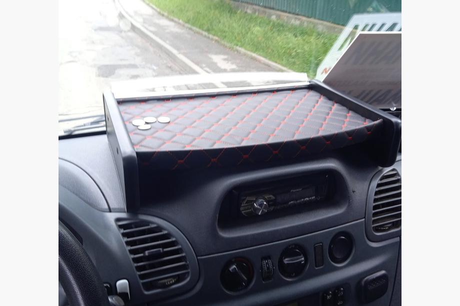 Mercedes Sprinter W901/902/903/904/905 1995–2006 Polička na palubní desku (2000-2006, černá s červeným prošitím) CDI Image
