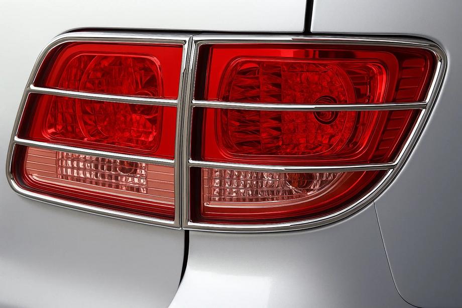 Toyota Fortuner 2006–2015 Kryty zadních světel (nerez) Fotografie 1