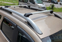 Dacia Duster 2008–2018 Uzamykatelné příčníky na podélníky Skybar V1 (2014-2018, 2 ks) 2014-2018, černá fotografie 1