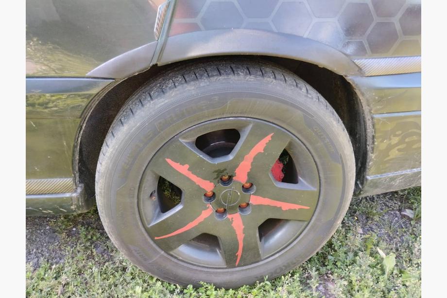 Opel Omega B 1994–2003 Lemy blatníků (sada 4 ks, černé, ABS plast) Image