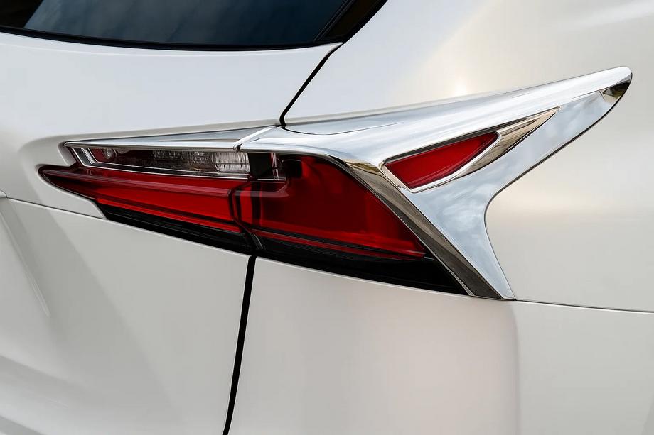 Lexus NX 2014–2021 Chromové kryty zadních světel (2 ks, ABS) Image