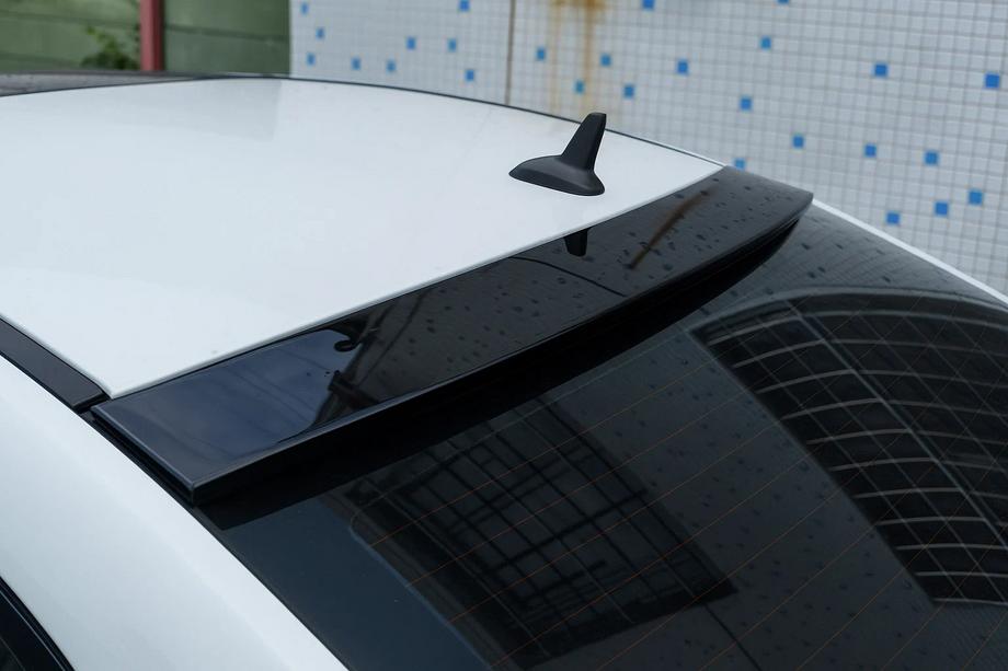 Mercedes C-class W204 2007–2015 Spoiler na zadní sklo Libao V002 (ABS plast) Image