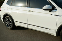 Volkswagen Tiguan 2016–2023 Dveřní lišty Carmos (4 ks, nerez) fotografie 4
