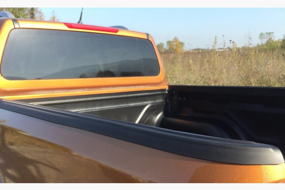 Nissan Navara/NP300 2016– Ochranný kryt hrany bočnice (2 ks) Image