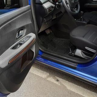 Kryty prahů dveří EuroCap (4 ks, ABS) Dacia Sandero 2021– fotografie 1